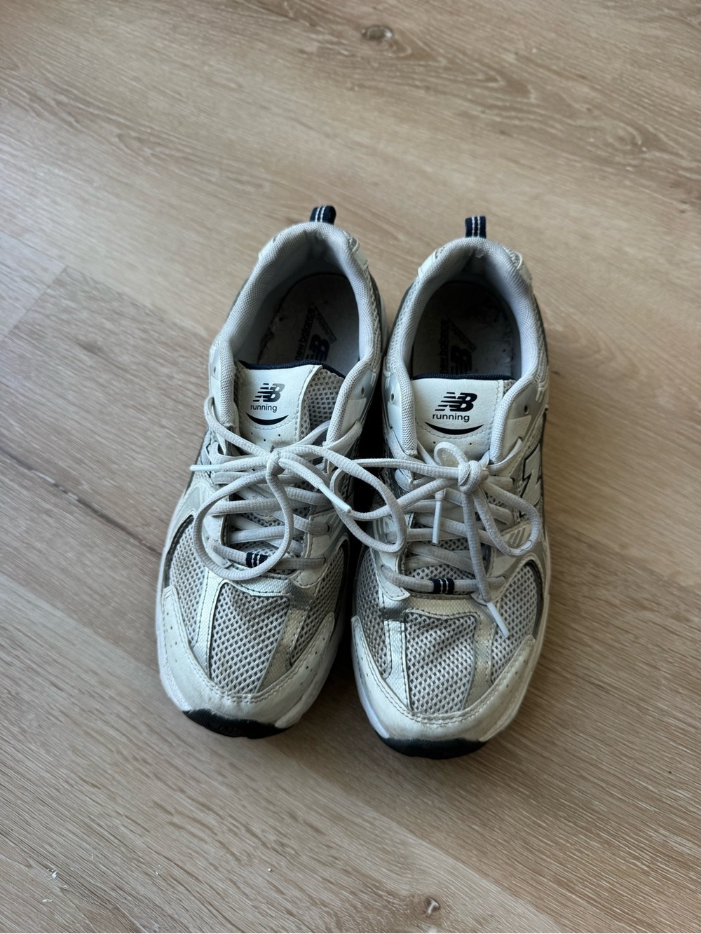 New Balance Men’s 6 woman’s 8 White and Gray 530 Athletic Sneakers - Picture 4 of 5
